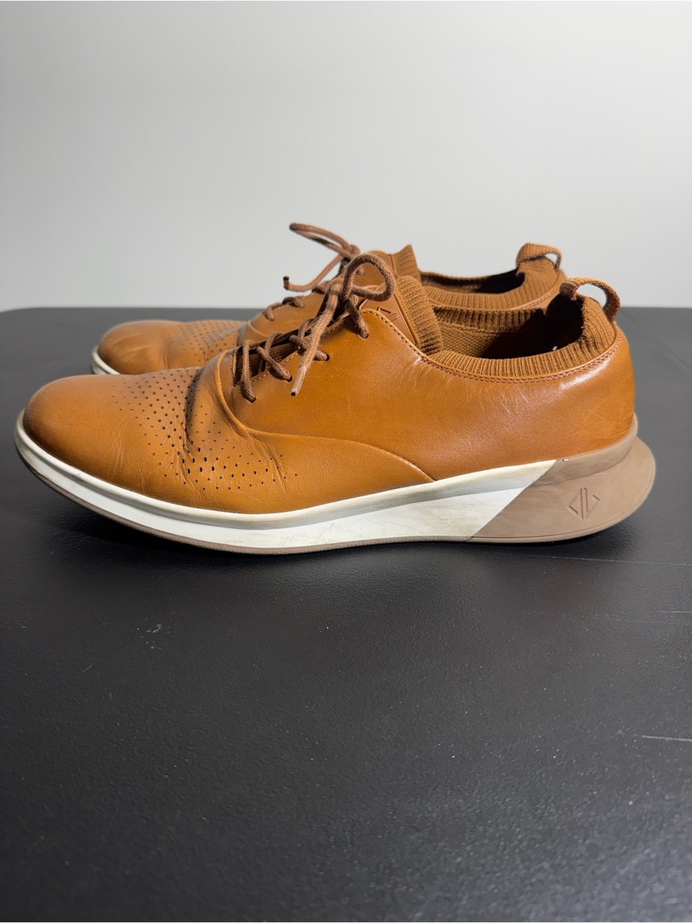 Amberjack mens 11.5 brown hybrid sneaker lace up leather shoes EUC